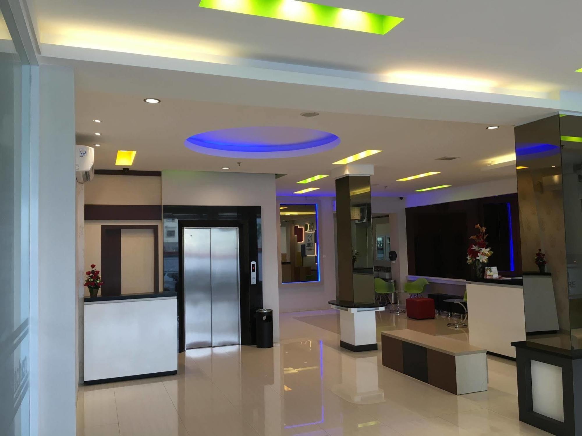 Msquare Palembang Hotell Exteriör bild